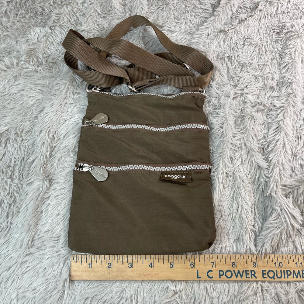 ⭐️Baggallini Weather Resistant Crossbody Purse, Brown with Blue and Green Lining